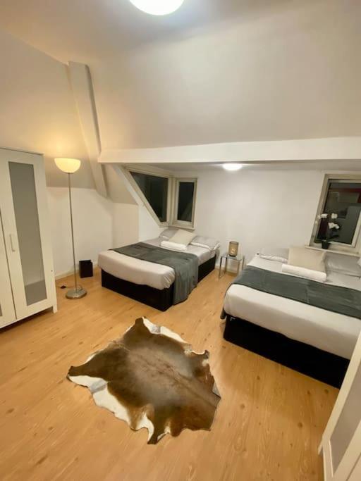 Penthouse Studio With 2 Double Beds & Smart Tv. Great London Location Londres Exterior foto
